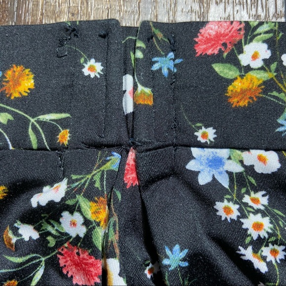 Soho Apparel Floral Stretch Belted Ankle Pants Size M - Picture 11 of 15
